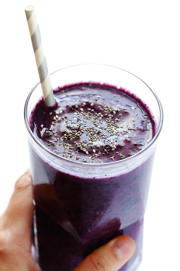 This Blueberry Kale Smoothie recipe is quick and easy to make, it's full of good-for-you ingredients, and it tastes so sweet and delicious! (Vegan, Vegetarian, Gluten-Free) | gimmesomeoven.com