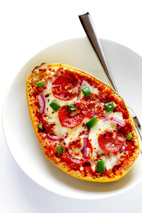 These Pizza Spaghetti Squash Boats are easy to make, fun to customize with your favorite pizza toppings, and absolutely delicious! | gimmesomeoven.com (Gluten-free)