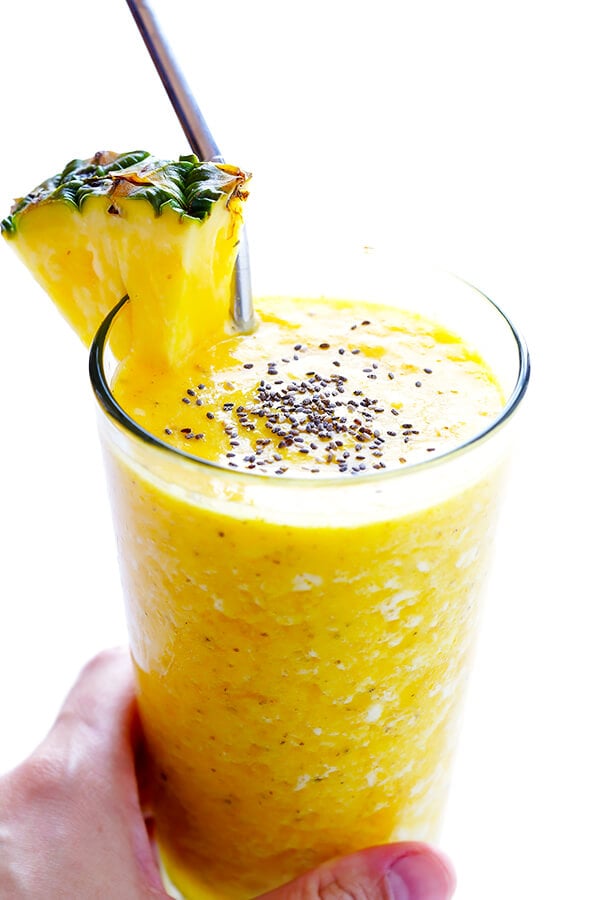 This Feel-Good Pineapple Smoothie recipe is made of deliciously sweet ingredients that also happen to have healthy anti-inflammatory benefits. | gimmesomeoven.com