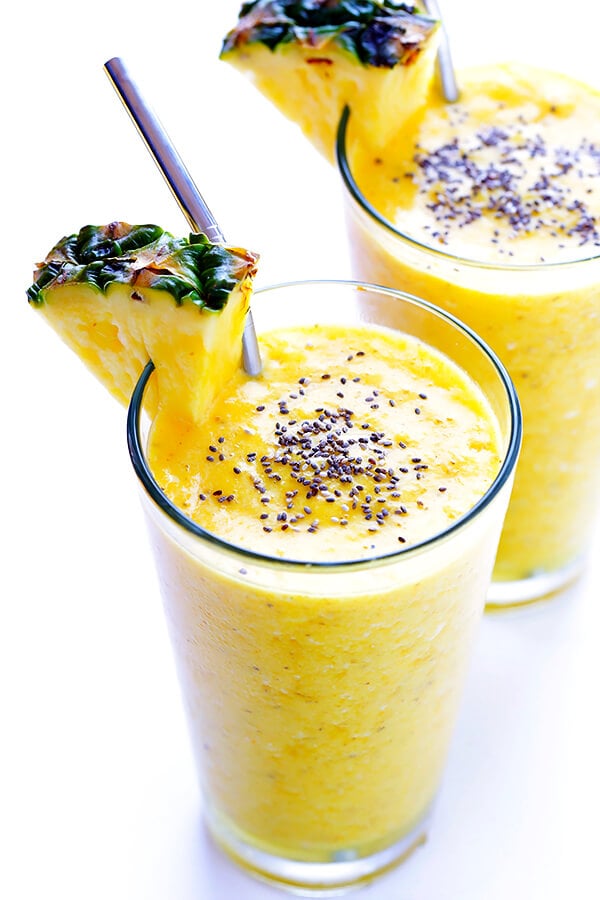 This Feel-Good Pineapple Smoothie recipe is made of deliciously sweet ingredients that also happen to have healthy anti-inflammatory benefits. | gimmesomeoven.com