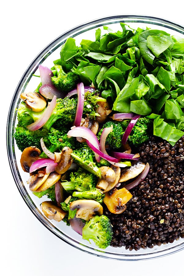 This Zesty Lentil Spinach Salad recipe is ready to go in about 30 minutes, made with hearty lentils, sauteed veggies, lots of fresh spinach, and a tangy lemon dressing. It's SO delicious, and also makes great leftovers! | gimmesomeoven.com (Vegetarian / Gluten-Free)