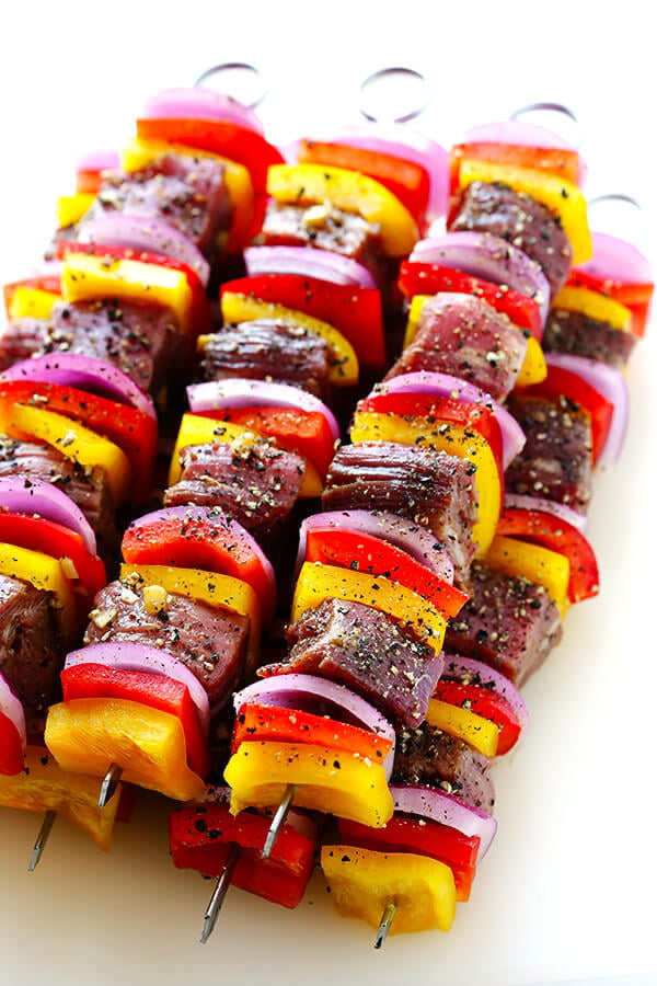 This Korean Steak Kabobs recipe is made with a super-easy, flavorful marinade, and grilled to perfection with any vegetables you'd like. So flavorful and delicious!! | gimmesomeoven.com