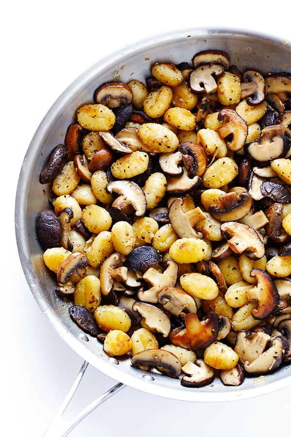 This Toasted Gnocchi with Mushrooms, Basil and Parmesan recipe only takes about 30 minutes to prepare, it's nice and hearty, and full of absolutely delicious flavors! | gimmesomeoven.com (Gluten-Free / Vegetarian)