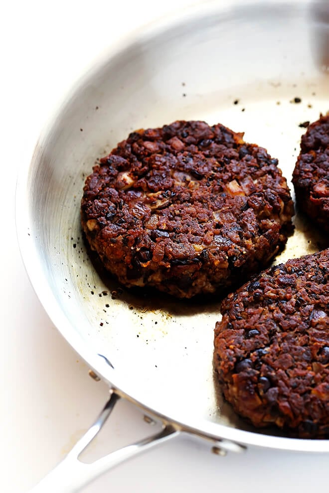 This 20-Minute Black Bean Burgers recipe is my favorite! It's quick and easy to make, crispy and juicy (not dried out!), and full of great garlic mushroom flavor. | gimmesomeoven.com