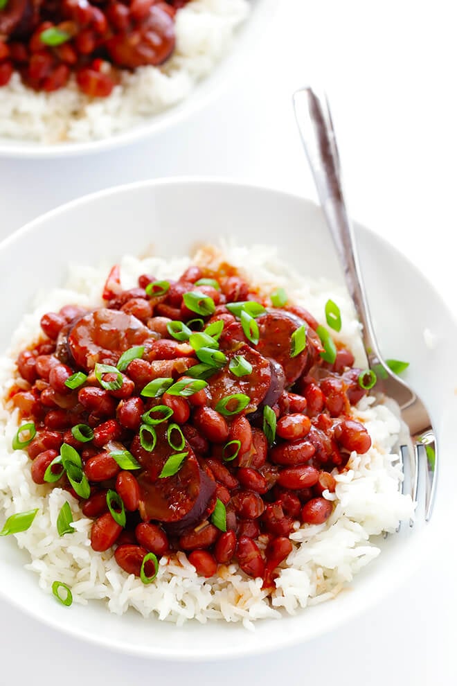 Crock Pot Red Beans and Rice -- this easy recipe only takes a few minutes to prep, and it's full of the BEST Creole flavors. | gimmesomeoven.com