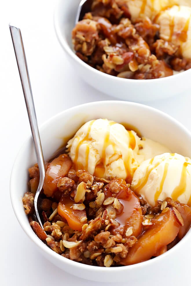 This Slow Cooker Apple Crisp recipe is easy to make in the crock-pot, and it's made with the most delicious warm cinnamon apples and crisp oatmeal-almond topping! | gimmesomeoven.com (Gluten-Free / Vegan / Vegetarian)