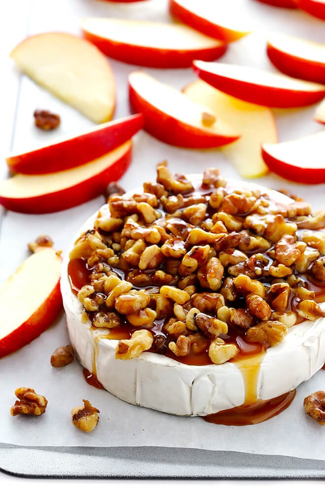 This 10-Minute Caramel Apple Baked Brie recipe is super-easy to make with just 3 ingredients, and it's the perfect appetizer for any party! | gimmesomeoven.com