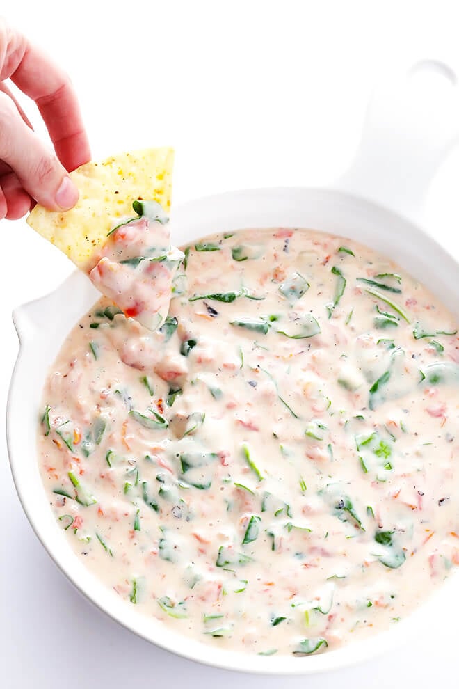 Learn the ingredient to making my favorite (super easy!) white queso dip! (Hint hint: No Velveeta or American cheese!) | gimmesomeoven.com 