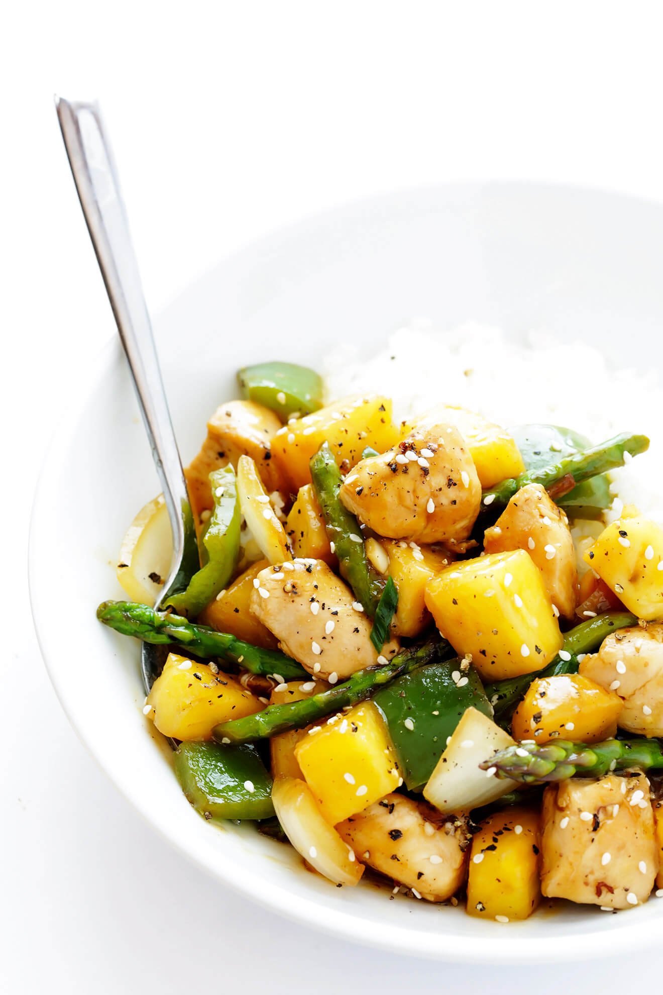 This Pineapple Ginger Chicken Stir-Fry takes about 20 minutes to make, and is full of the BEST fresh sweet and savory flavors. | gimmesomeoven.com