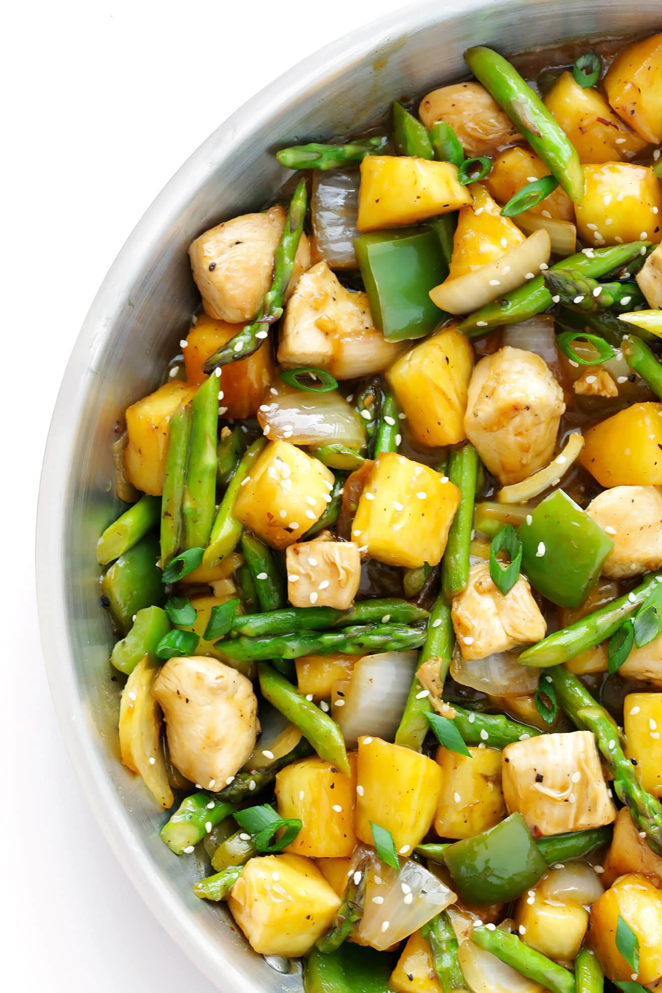 This 20-Minute Pineapple Ginger Chicken Stir-Fry is quick and easy to make, and so delicious!! | gimmesomeoven.com