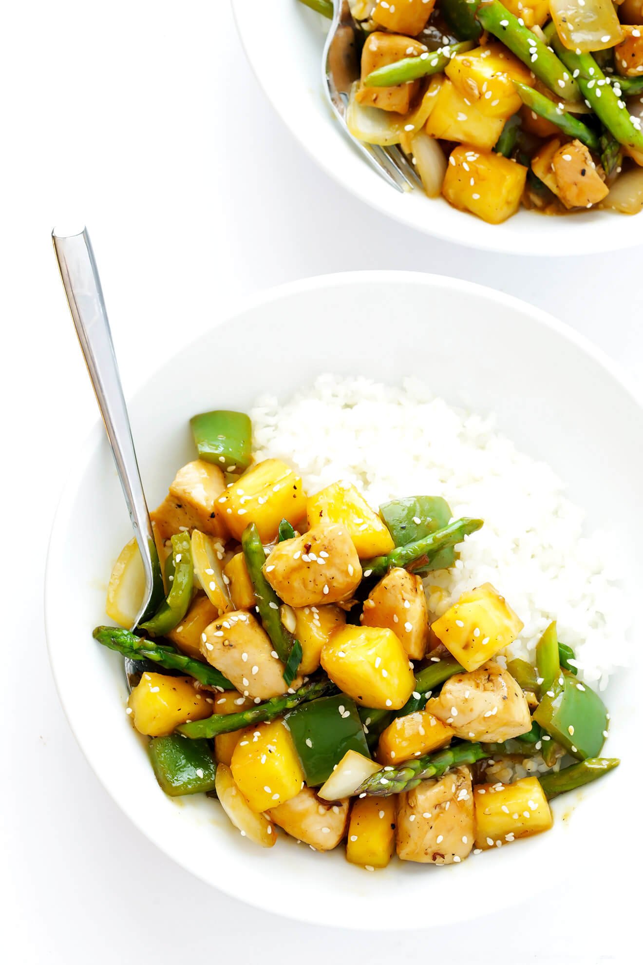 This 20-Minute Pineapple Ginger Chicken Stir-Fry can be made with your favorite veggies, and it's so easy and delicious! | gimmesomeoven.com