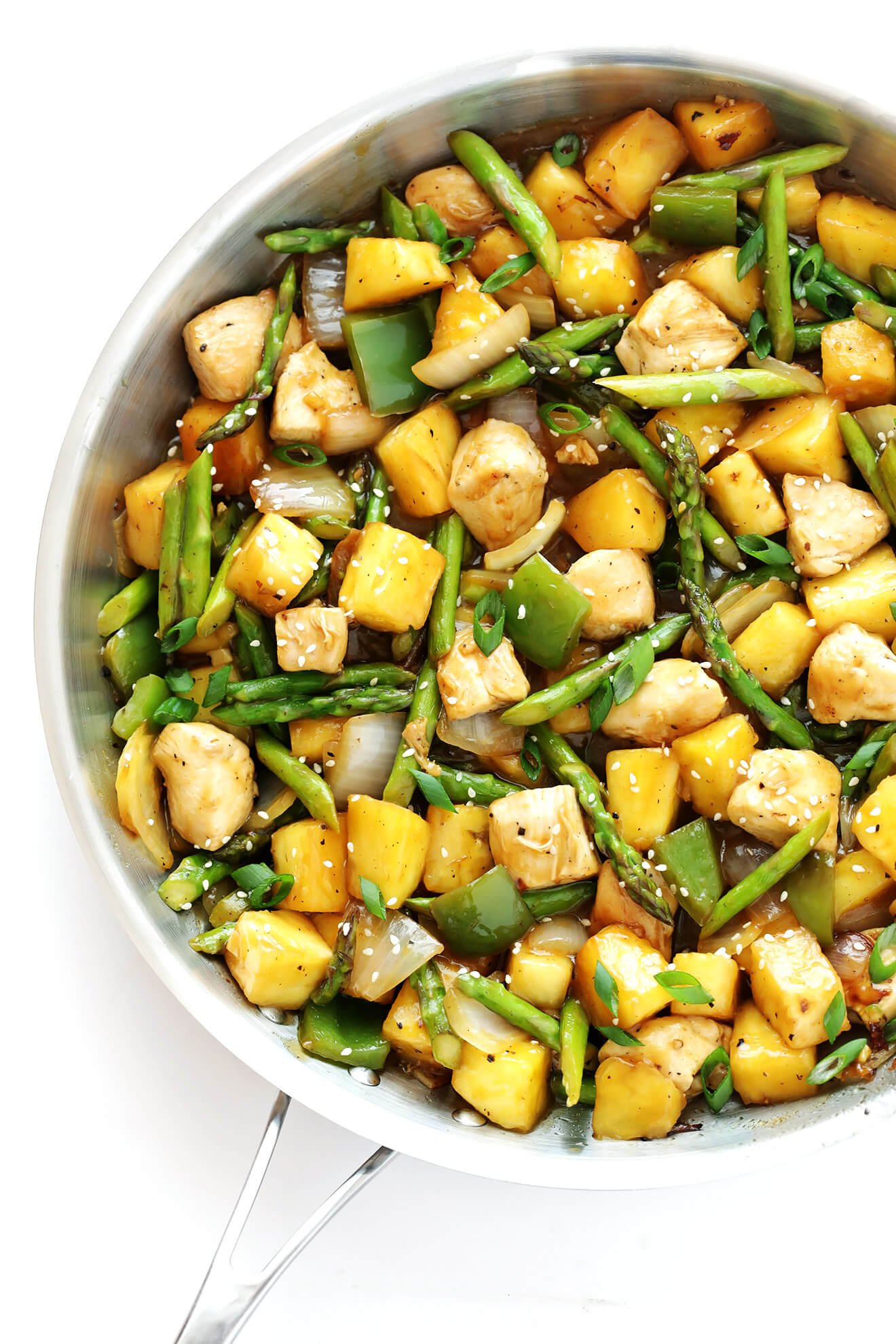 This delicious Pineapple Ginger Chicken Stir-Fry is totally delicious, and ready to go in about 20 minutes! | gimmesomeoven.com