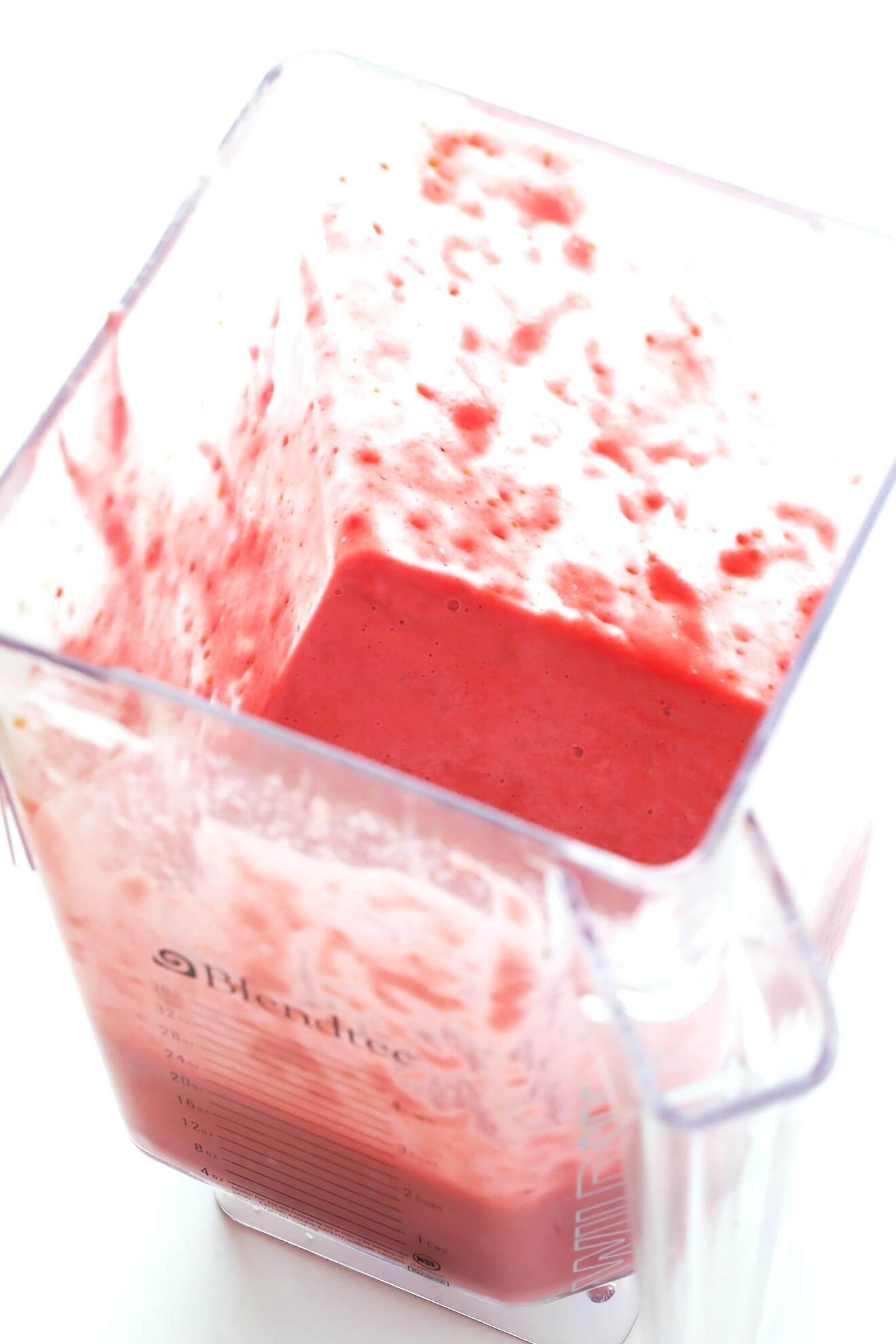 This awesome raspberry protein smoothie only takes a few minutes to make, and tastes so fresh and delicious!! | gimmesomeoven.com