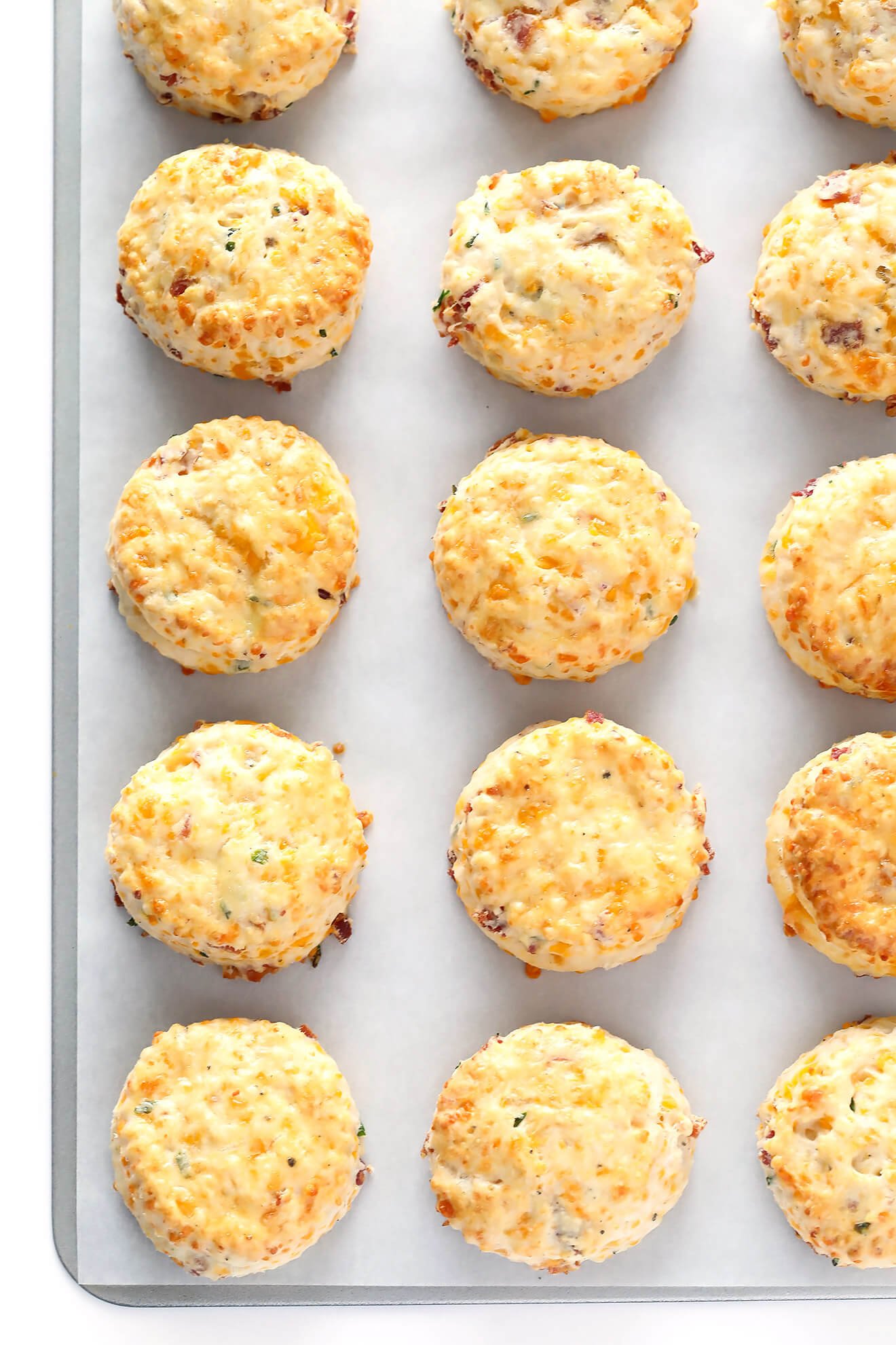 These delicious Bacon Cheddar Scones are easy to make, and full of the best savory flavors! Perfect for breakfast or brunch! | gimmesomeoven.com