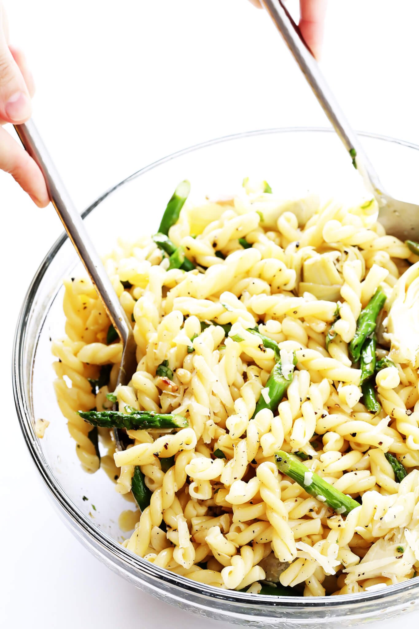 This Lemony Artichoke Pasta Salad is quick and easy to make ahead of time, and tossed with asparagus, Parmesan, and a delicious lemon basil vinaigrette. Perfect for potlucks, or even as a side or main dish for dinner! | gimmesomeoven.com