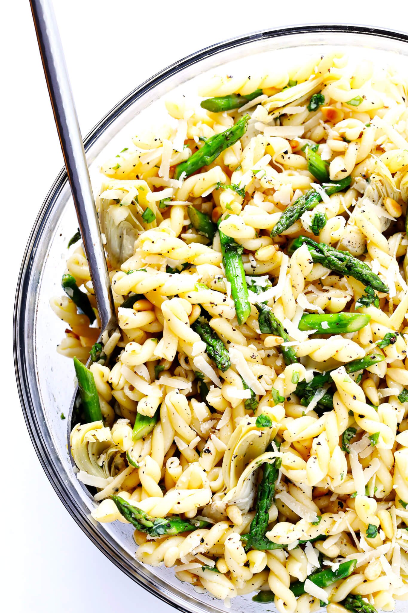 This Lemony Artichoke Pasta Salad recipe is quick and easy to make ahead, tossed with a delicious lemon-basil vinaigrette, and perfect for a picnic or porluck! | gimmesomeoven.com