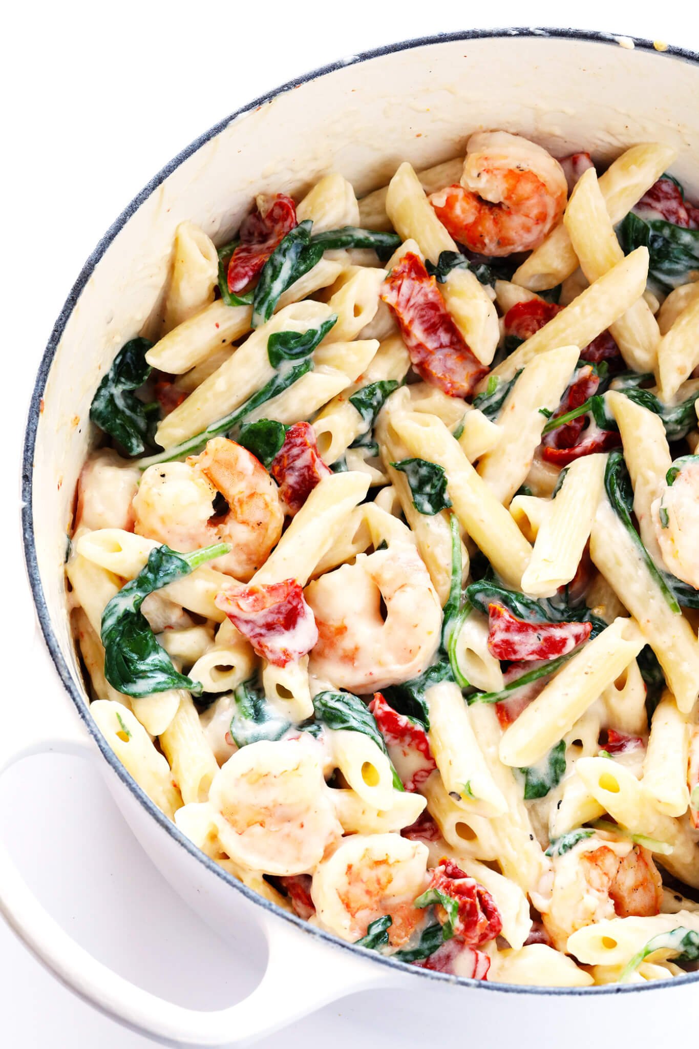 Love, love, love this Creamy Shrimp Florentine Pasta. It's easy to make, and tossed with the most delicious garlic cream sauce. My kind of dinner! | gimmesomeoven.com