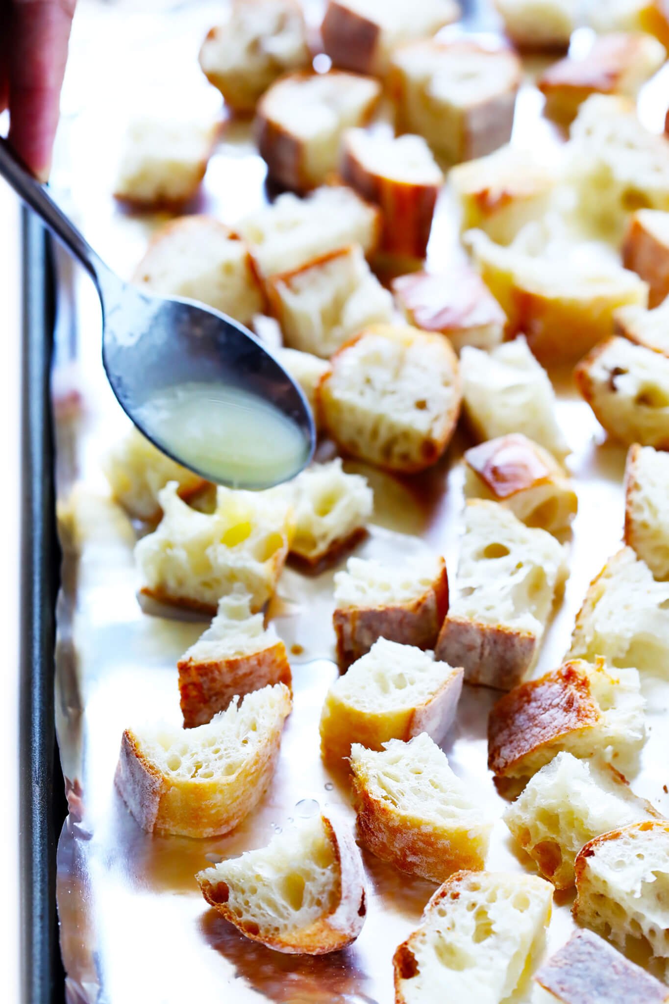 LOVE this easy panzanella recipe! It's full of cherry tomatoes, veggies, toasted buttery bread, chickpeas, basil, and tossed in a delicious Italian vinaigrette. Perfect for summertime! | gimmesomeoven.com (Vegetarian)