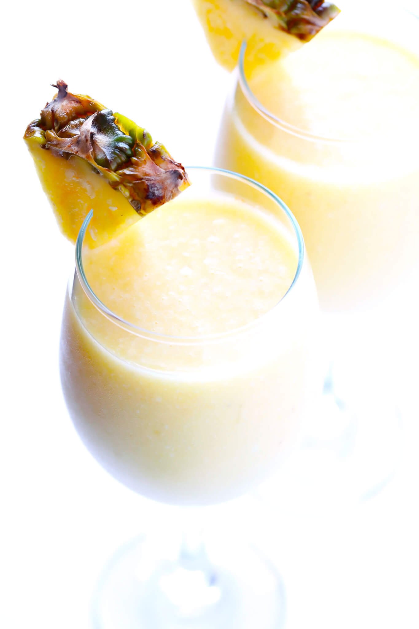 This Tropical Mimosa Smoothie is quick and easy to make, and perfect for brunch! | gimmesomeoven.com 