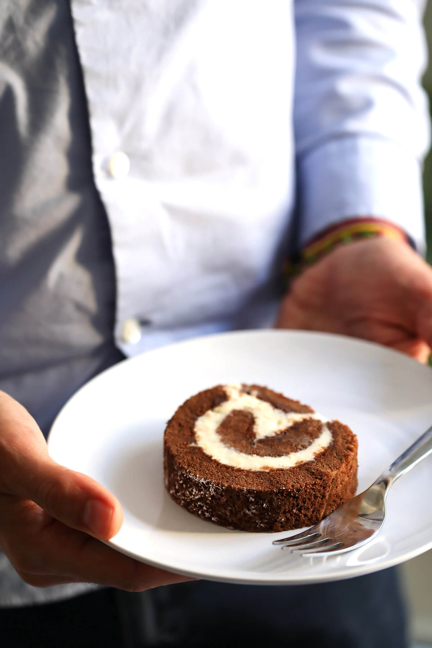 This amazing Chocolate Roll Recipe (a.k.a. "Chocolate Swiss Roll") is easy to customize with your favorite fillings (cream cheese is my fave!). Plus, it's also easy to make ahead and freeze. Perfect for holiday entertaining, and even giving away as gifts! | Gimme Some Oven #chocolate #cake #christmas #dessert