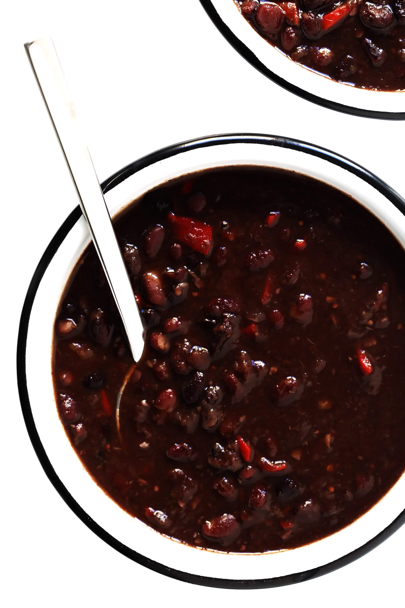 The BEST Black Bean Chili recipe! It's easy to make in the Instant Pot or Crock-Pot or stovetop, it's naturally gluten-free, vegan and vegetarian, and it's full of the most delicious zesty Mexican flavors. | Gimme Some Oven #blackbeanchili #mealprep #vegetarianchili #veganchili #instantpotchili