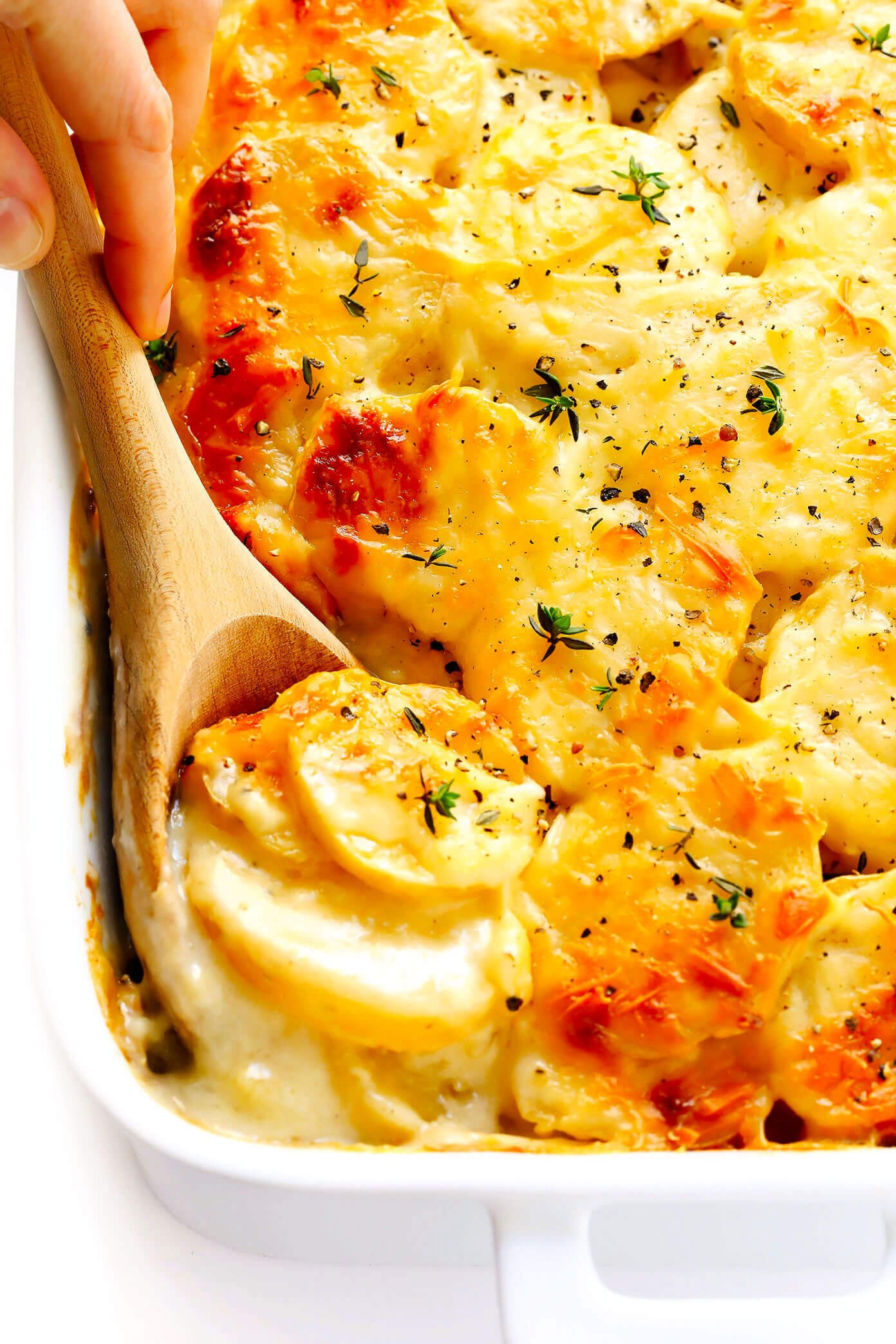 Slow Cooker Scalloped Potatoes with Creamy Cheese Garlic Sauce