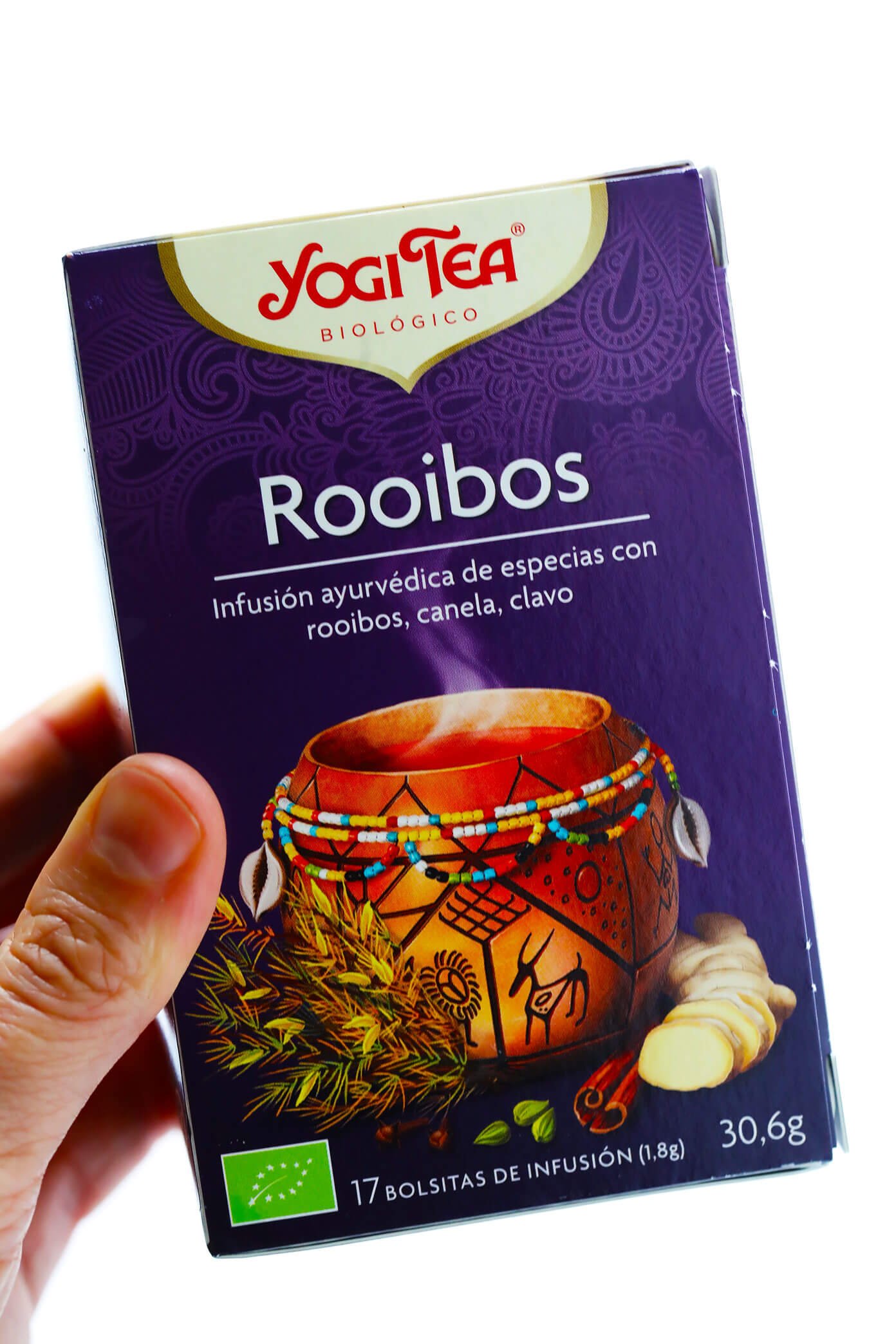 This 5-Minute Iced Rooibos Latte is my favorite drink of the season! It's quick and easy to make, naturally herbal and caffeine-free, easy to customize with your favorite kind of milk and sweetener (I love honey and almond milk), and SO delicious. | Gimme Some Oven #latte #rooibos #healthy #vegan #summer #drink Rooibos Tea