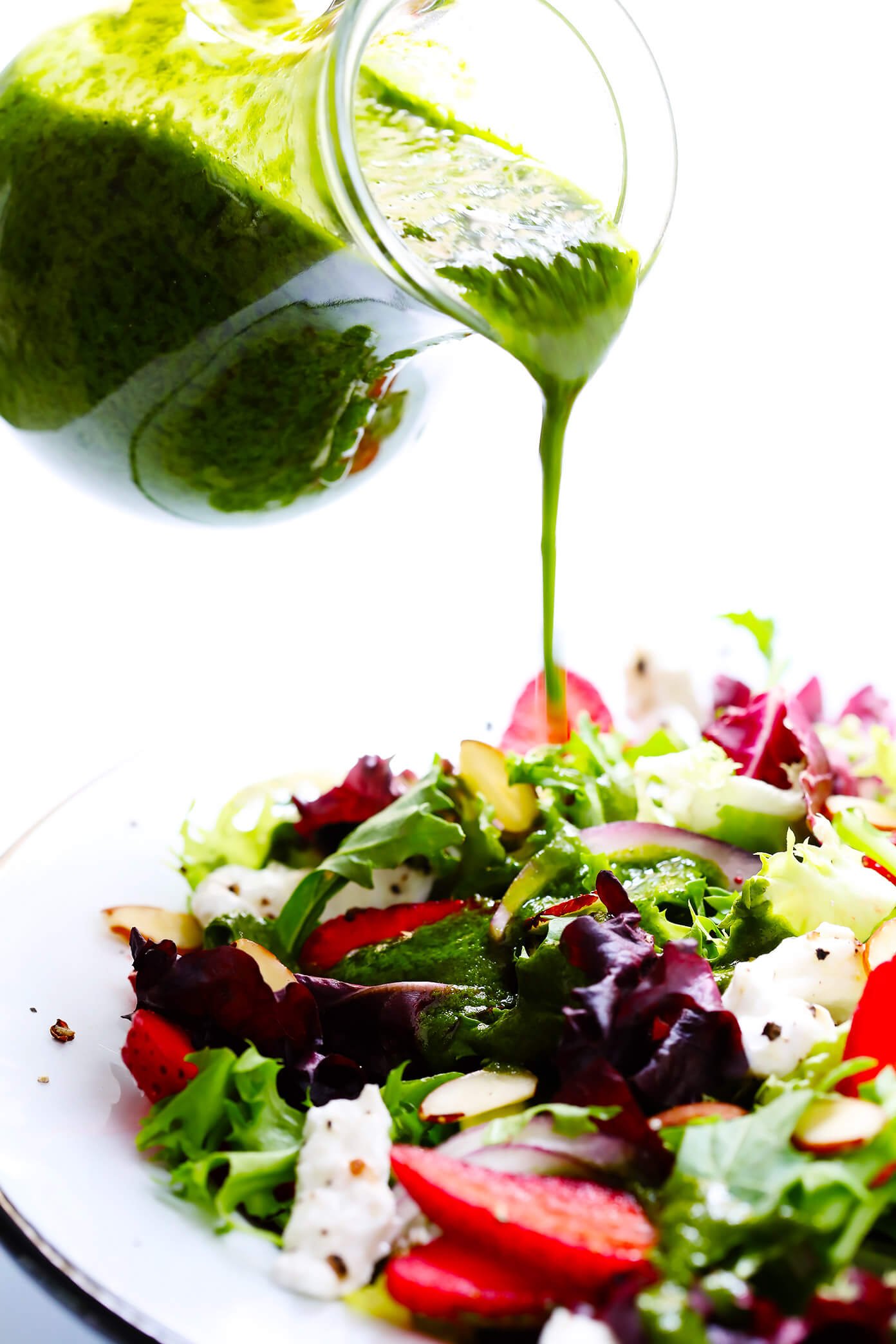 Strawberry Burrata Salade met Basilicum Vinaigrette