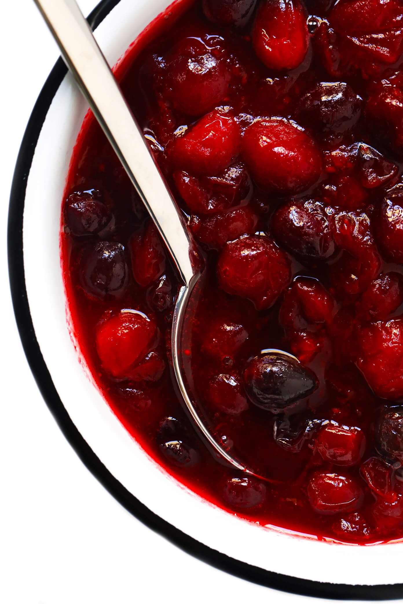 Receita de molho de cranberry vegano em tigela