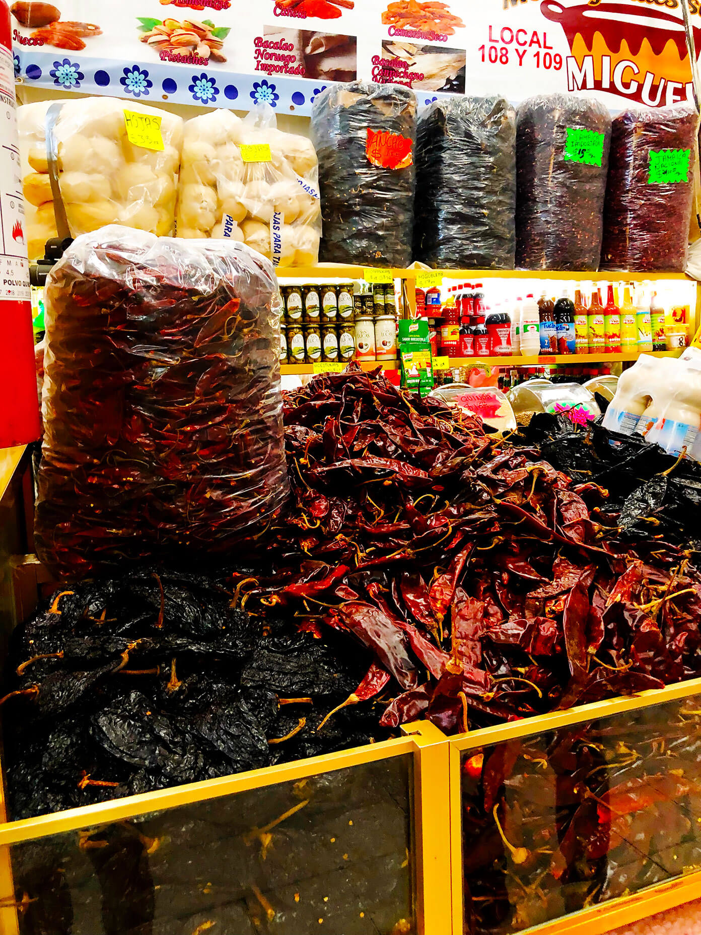 Ali's Guide To Mexico City | Where To Eat (Restaurants), Visit (What To Do), and Stay (Hotels and AirBnBs) in the delicious urban heart of Mexico | gimmesomeoven.com #travel #mexicocity #cdmx #mexico #traveltips #restaurants #food Mexico City Chiles