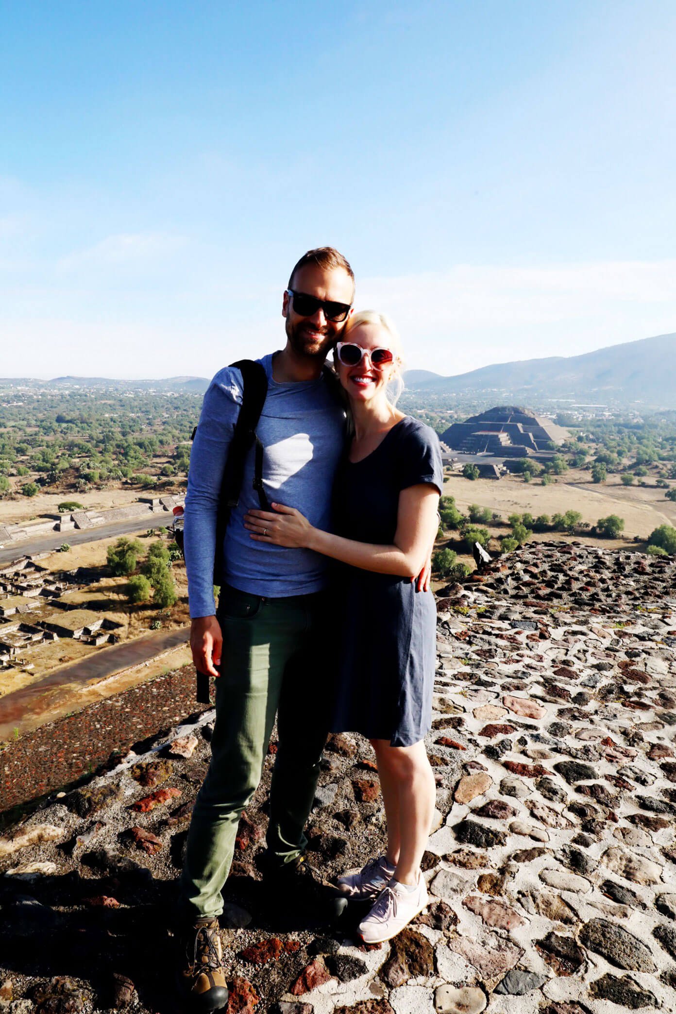 Ali's Guide To Mexico City | Where To Eat (Restaurants), Visit (What To Do), and Stay (Hotels and AirBnBs) in the delicious urban heart of Mexico | gimmesomeoven.com #travel #mexicocity #cdmx #mexico #traveltips #restaurants #food Mexico City Pyramids