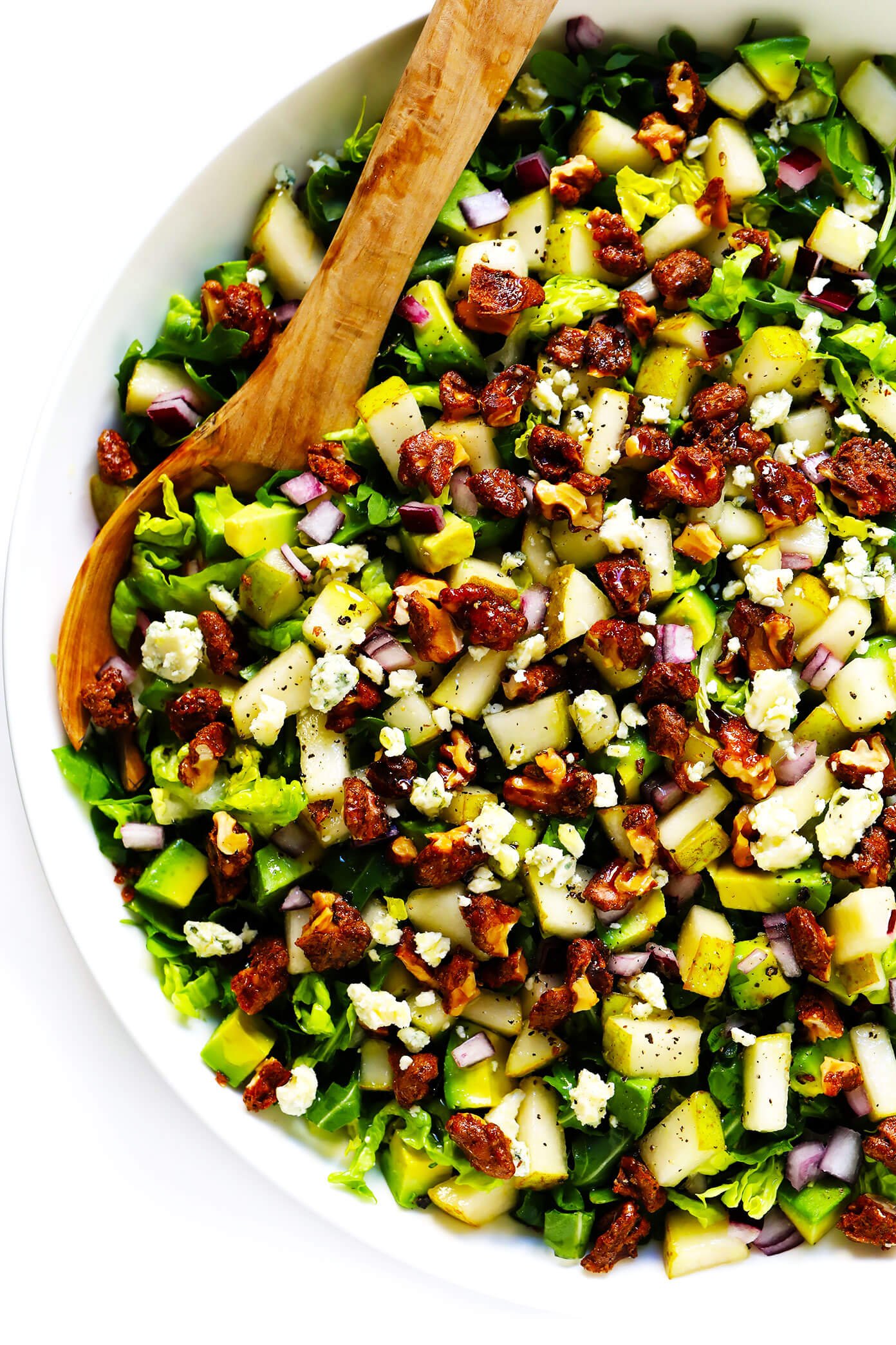 Salada de pera com gorgonzola e nozes cristalizadas