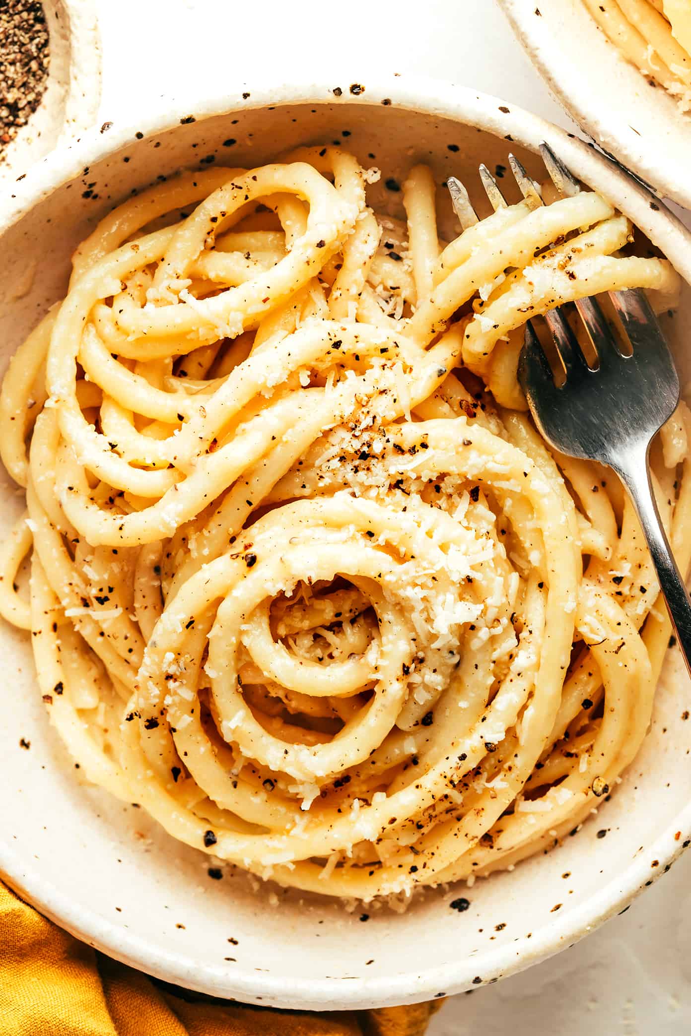 The Best Cacio e Pepe Closeup in Bowl