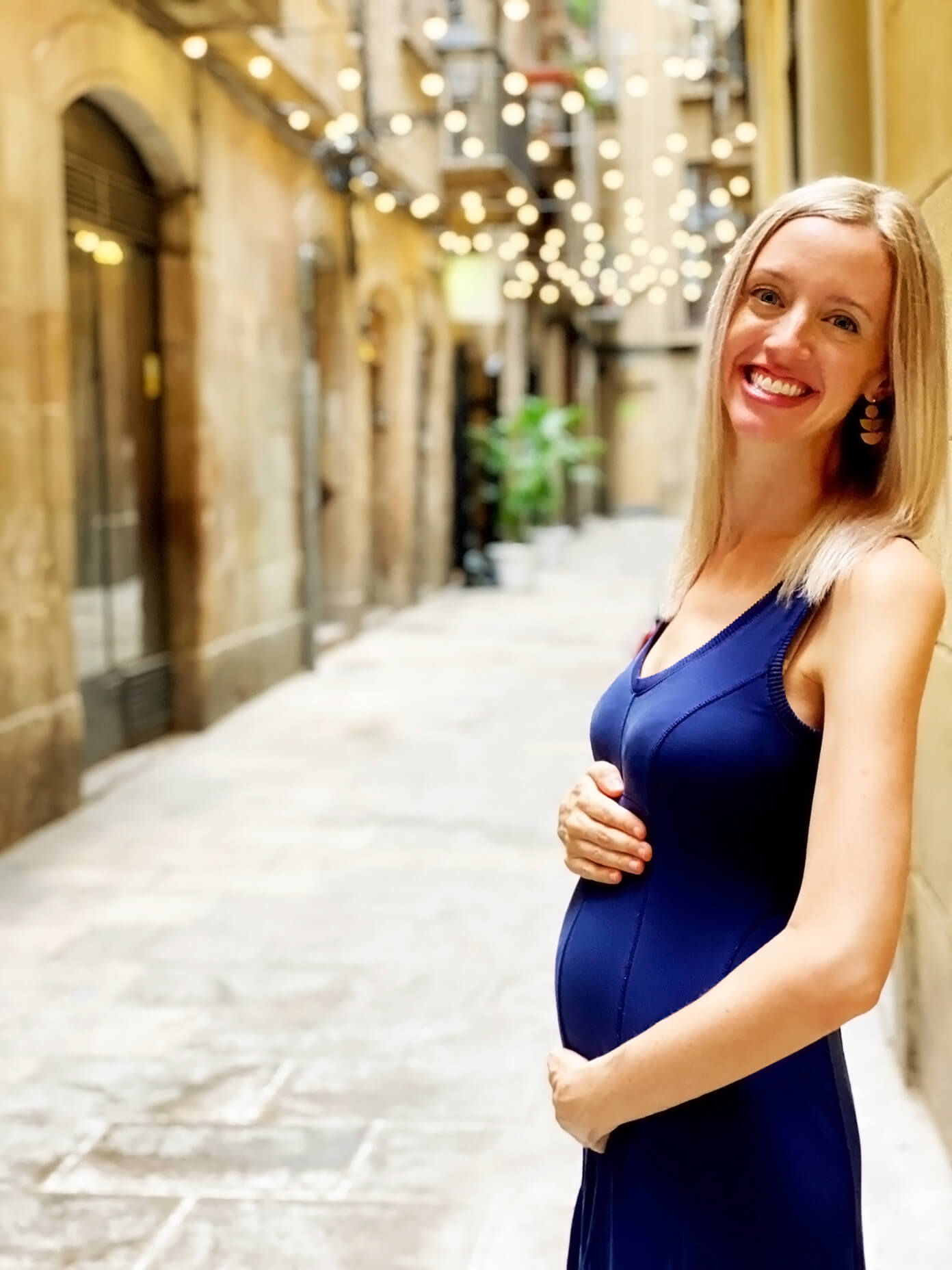 Ali Martin e o bebê em Barcelona