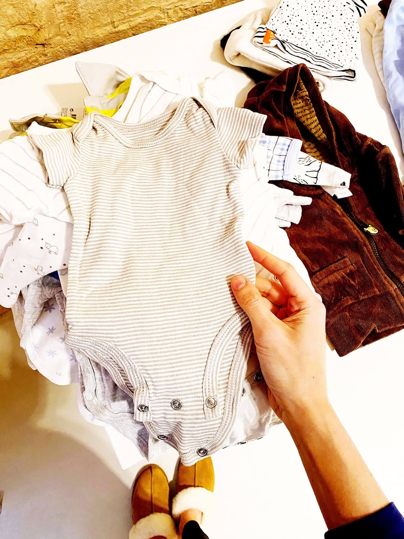 Atualmente | gimmesomeoven.com Dobrando roupas de bebê