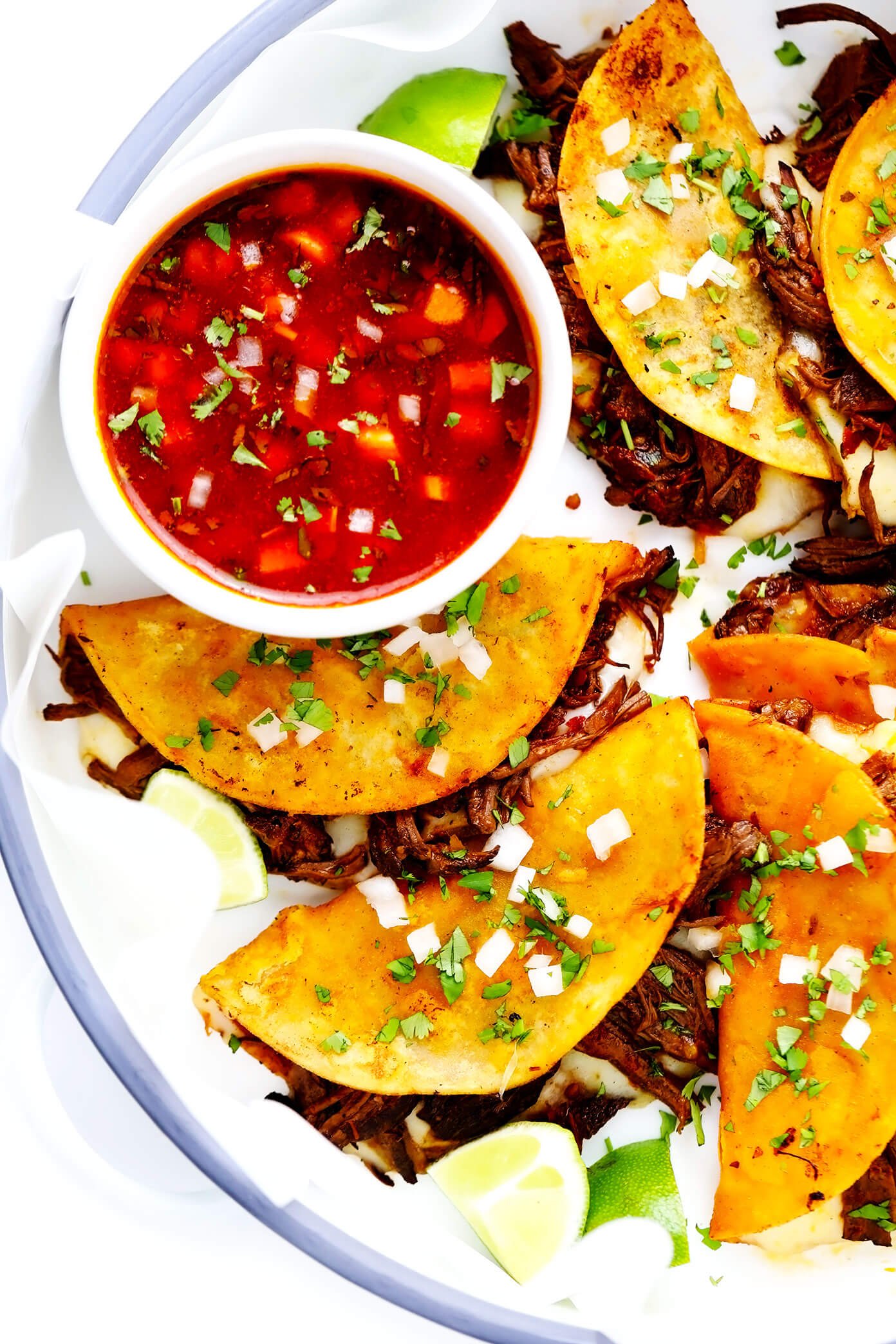 Tacos de Birria com Molho para Mergulhar