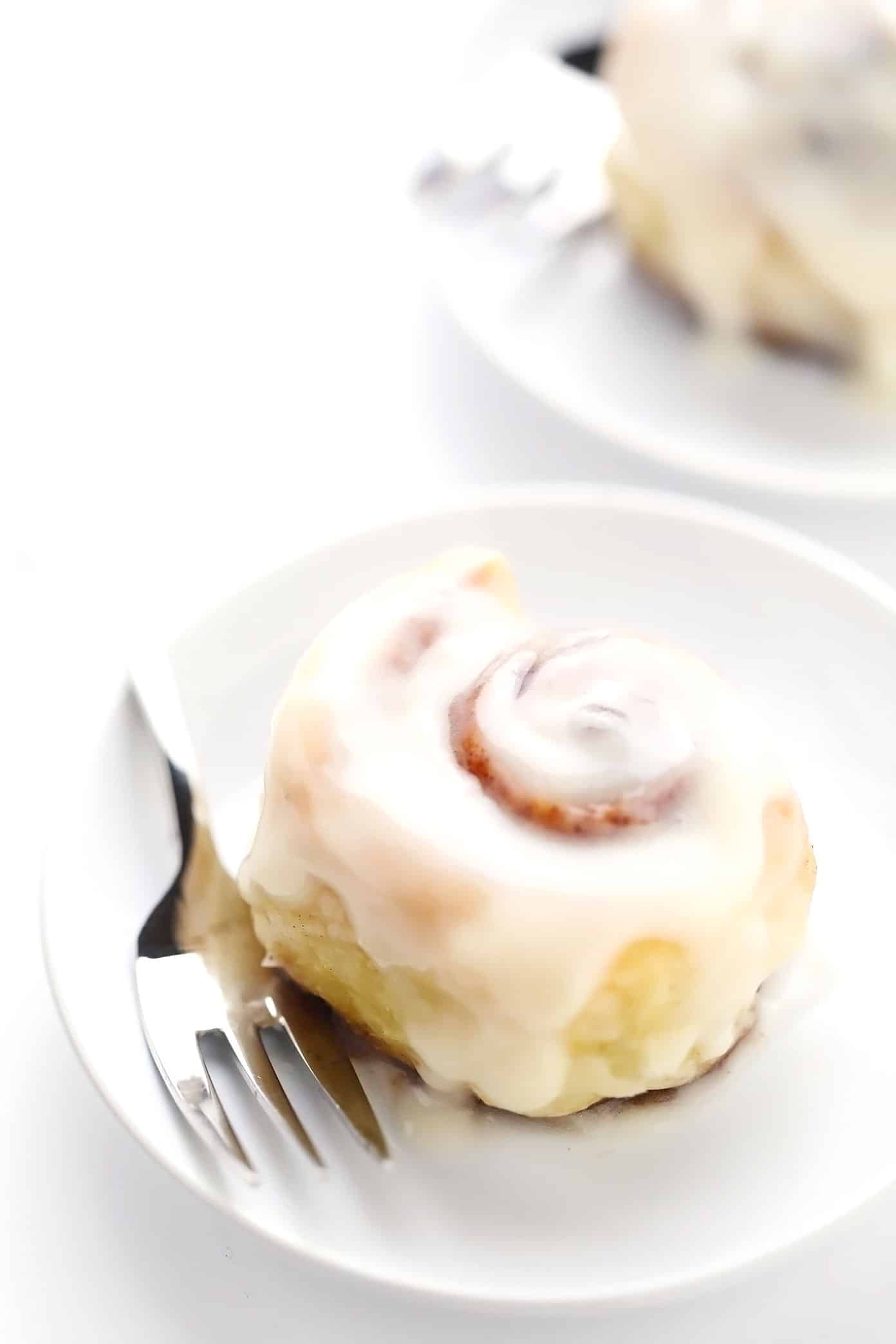 Puff pastry cinnamon rolls on serving plates