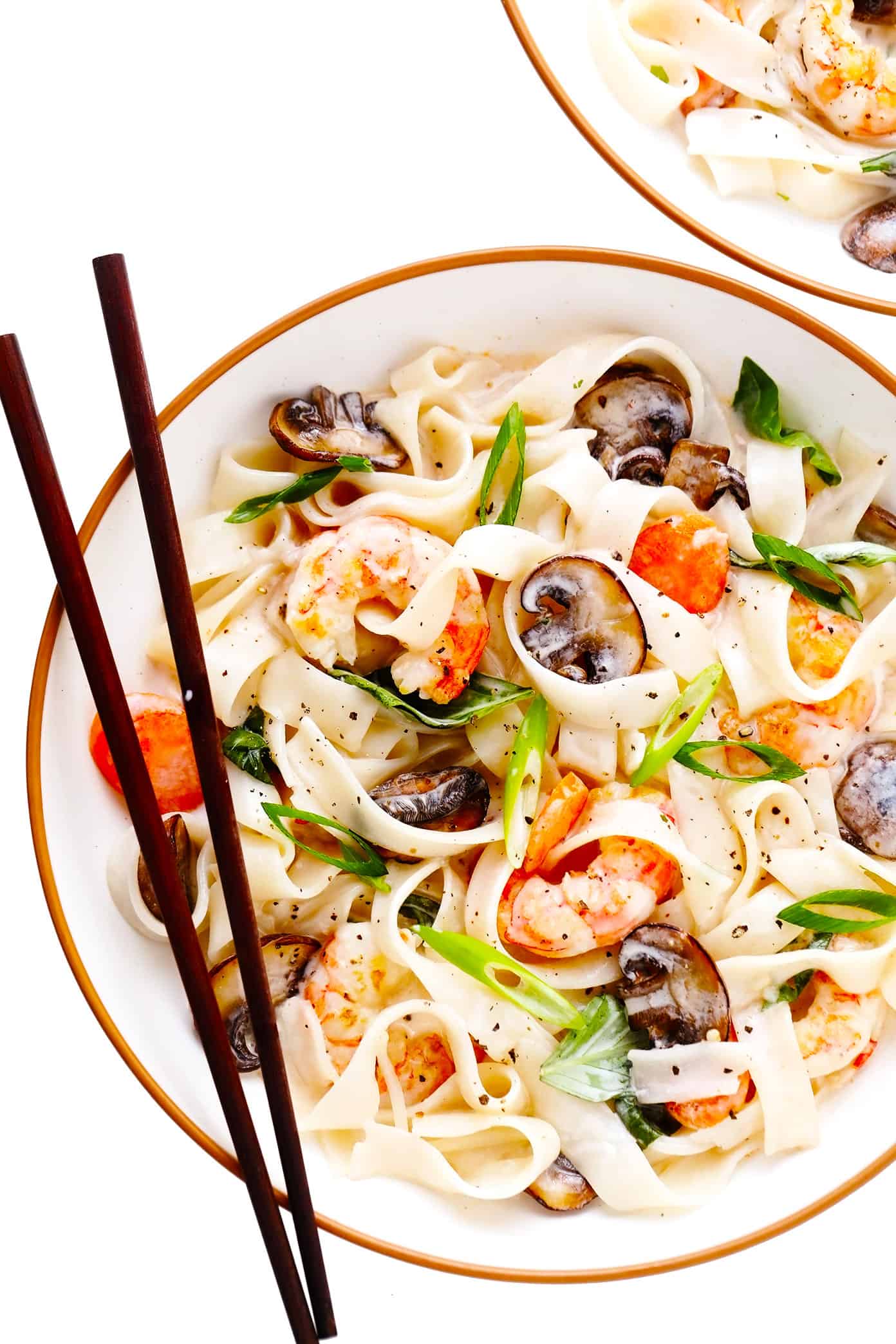 https://www.gimmesomeoven.com/wp-content/uploads/2021/10/Lemongrass-Coconut-Noodles-with-Shrimp-Recipe-1-2.jpg