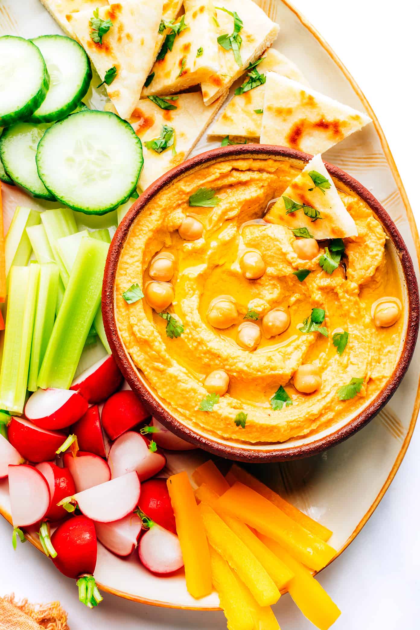 Hummus com curry vermelho