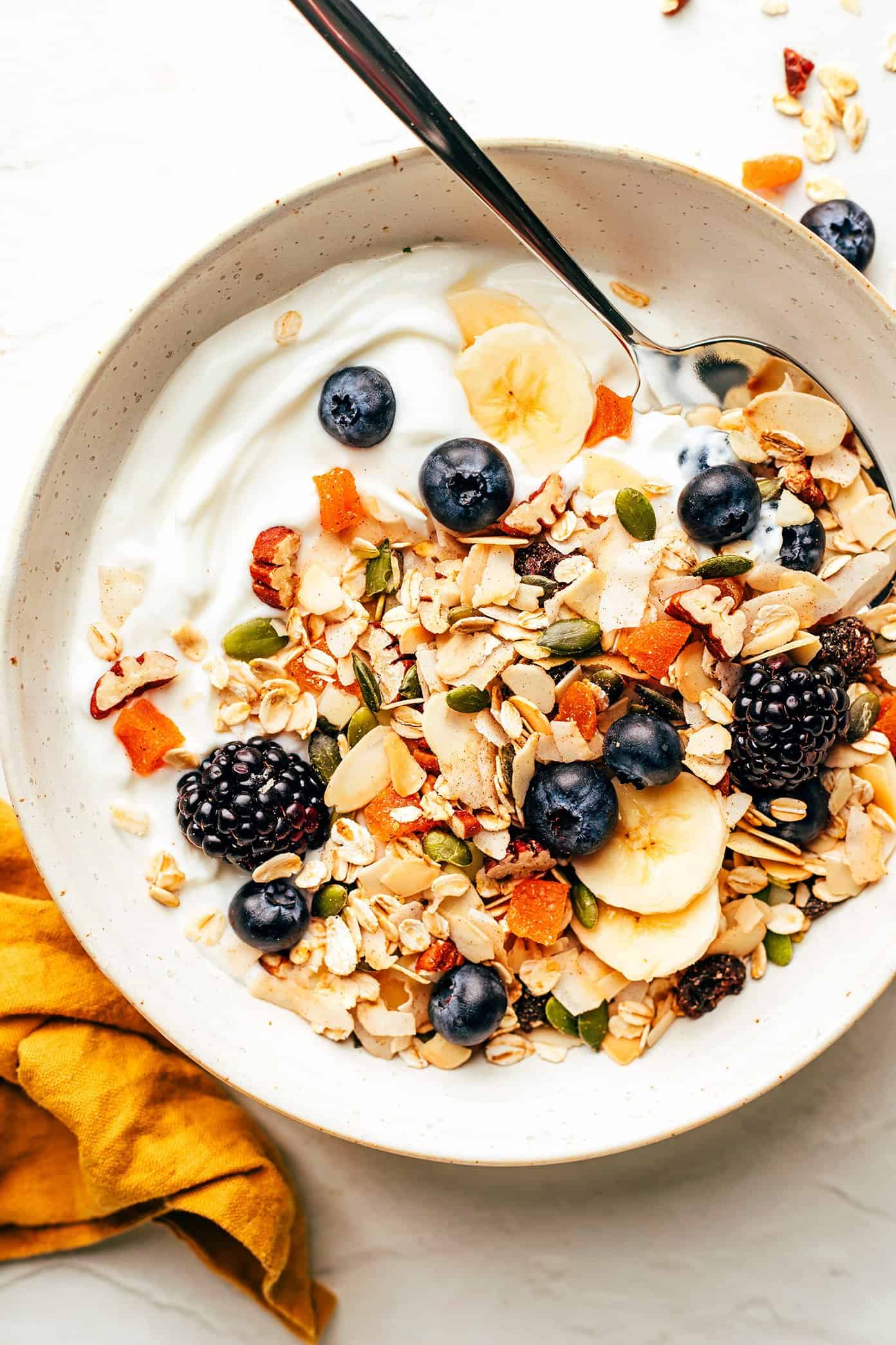 Muesli with Greek yogurt, berries and bananas