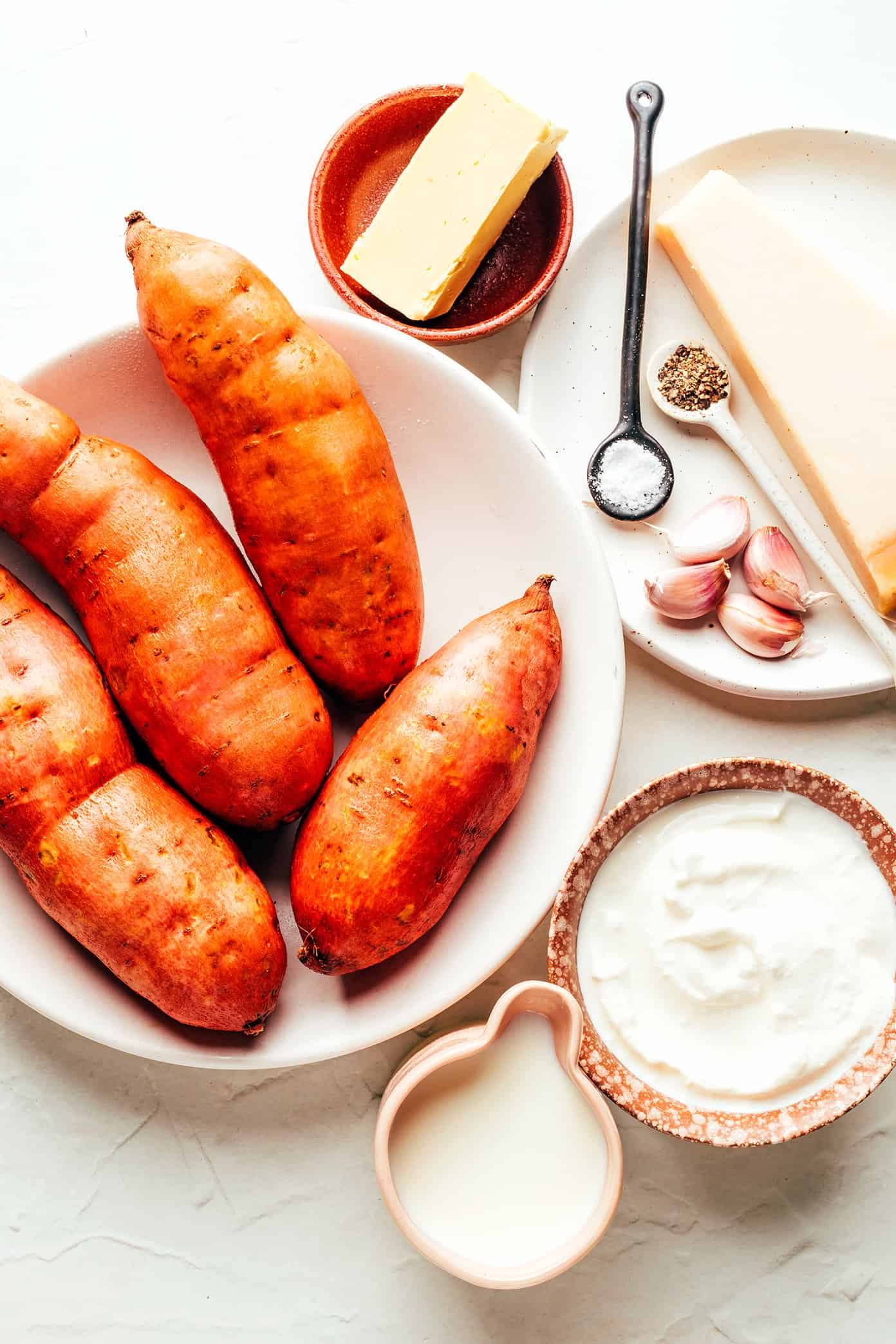 Ingredientes do purê de batata-doce com alho e parmesão