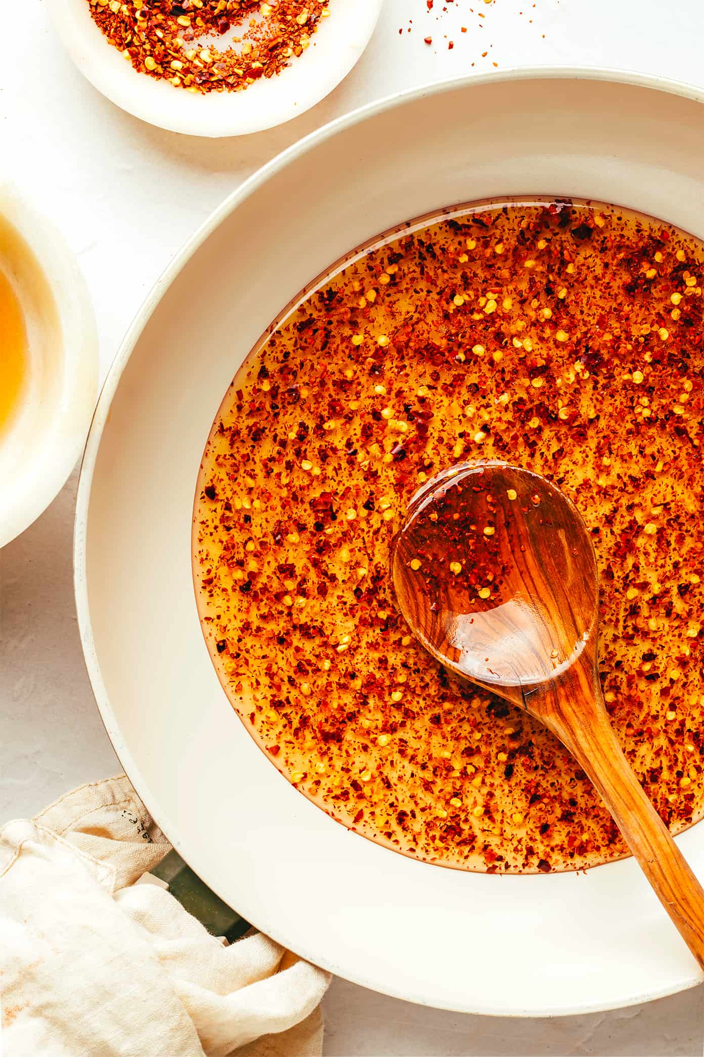 Preparare la ricetta del miele caldo fatto in casa in padella