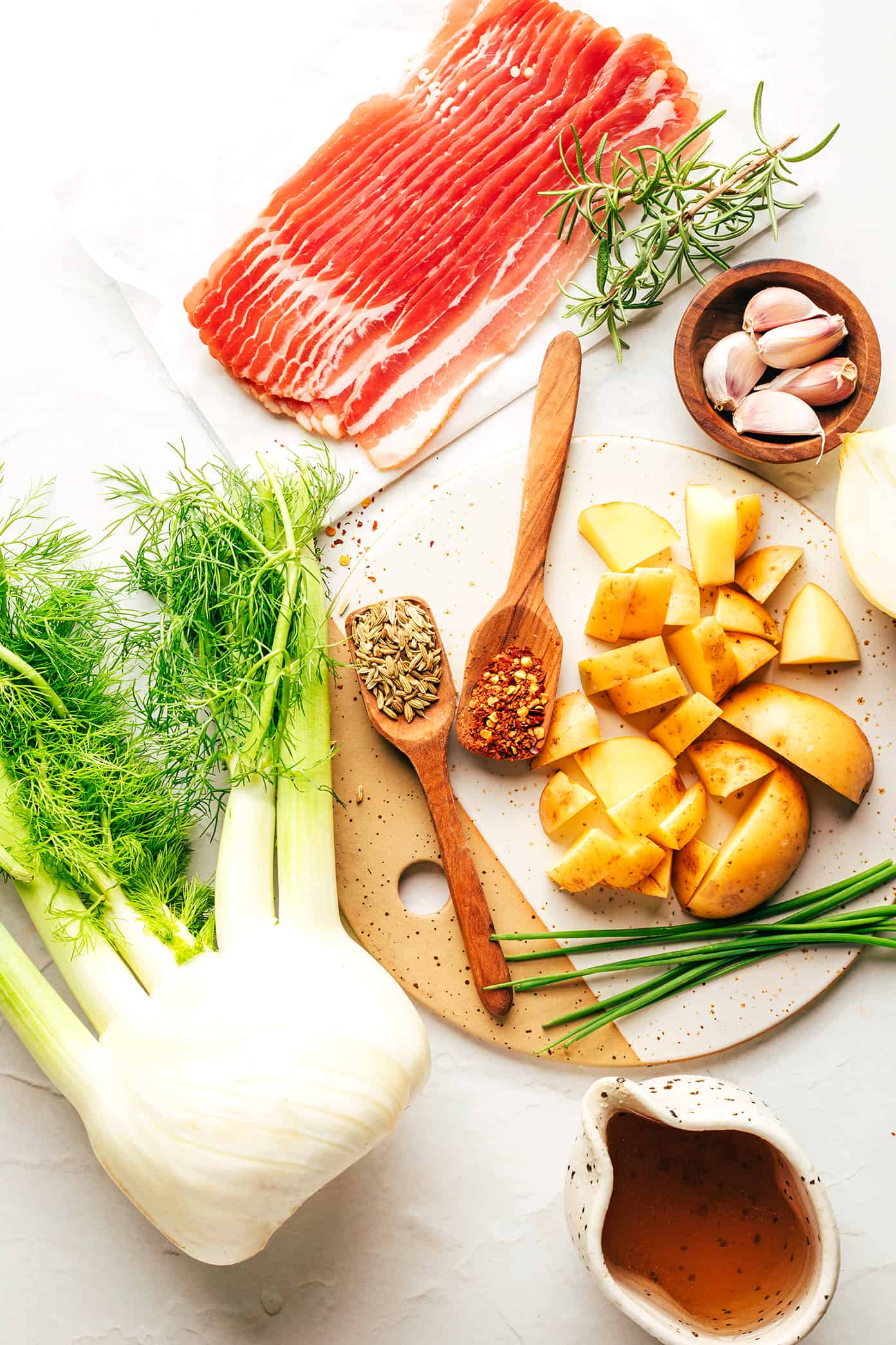 Ingredientes da sopa de batata, bacon e erva-doce