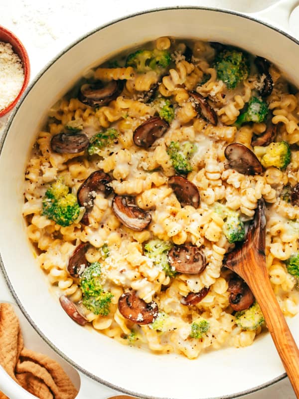 One Pot Broccoli Mac and Cheese