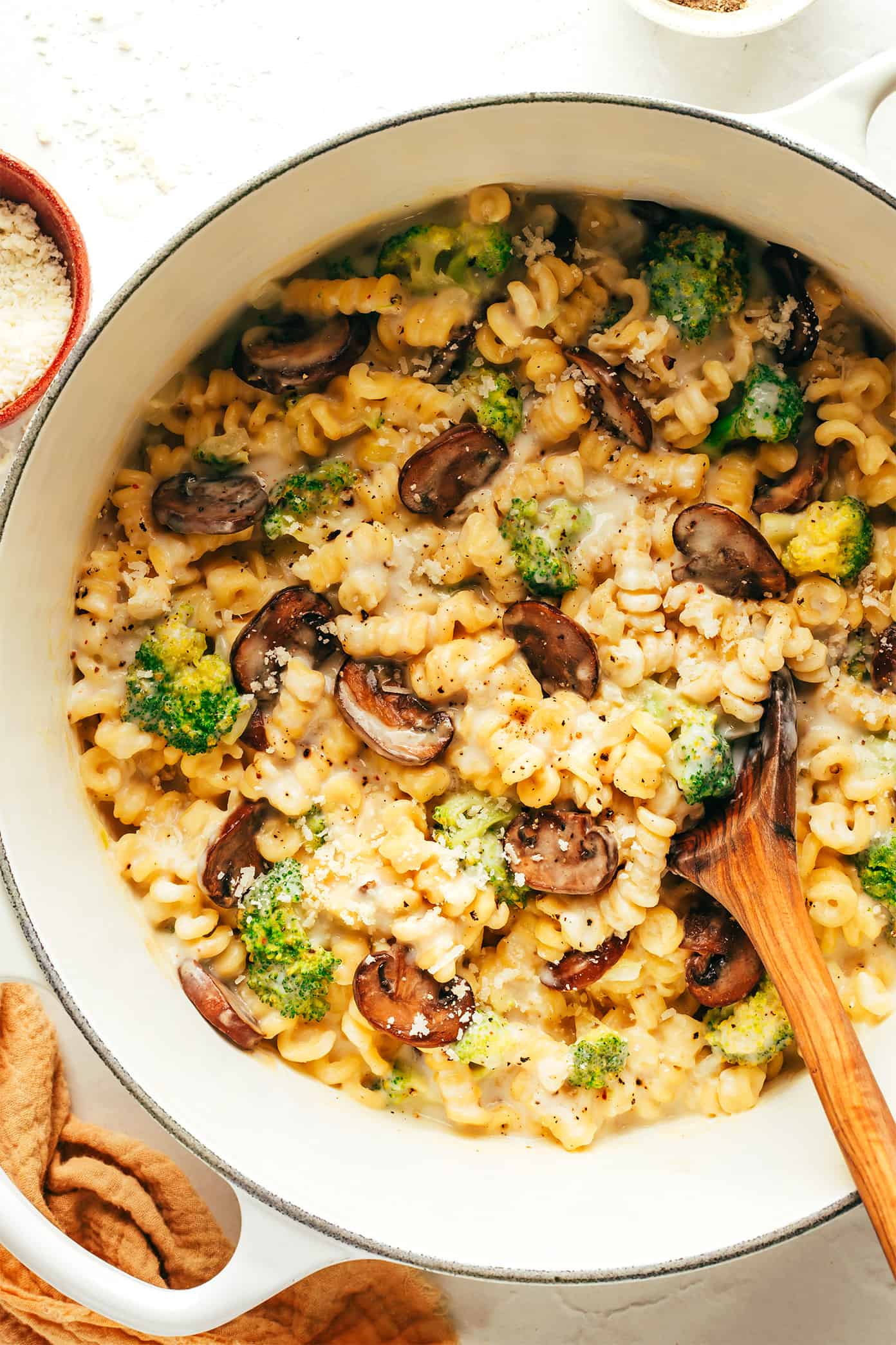 One Pot Broccoli Mac and Cheese