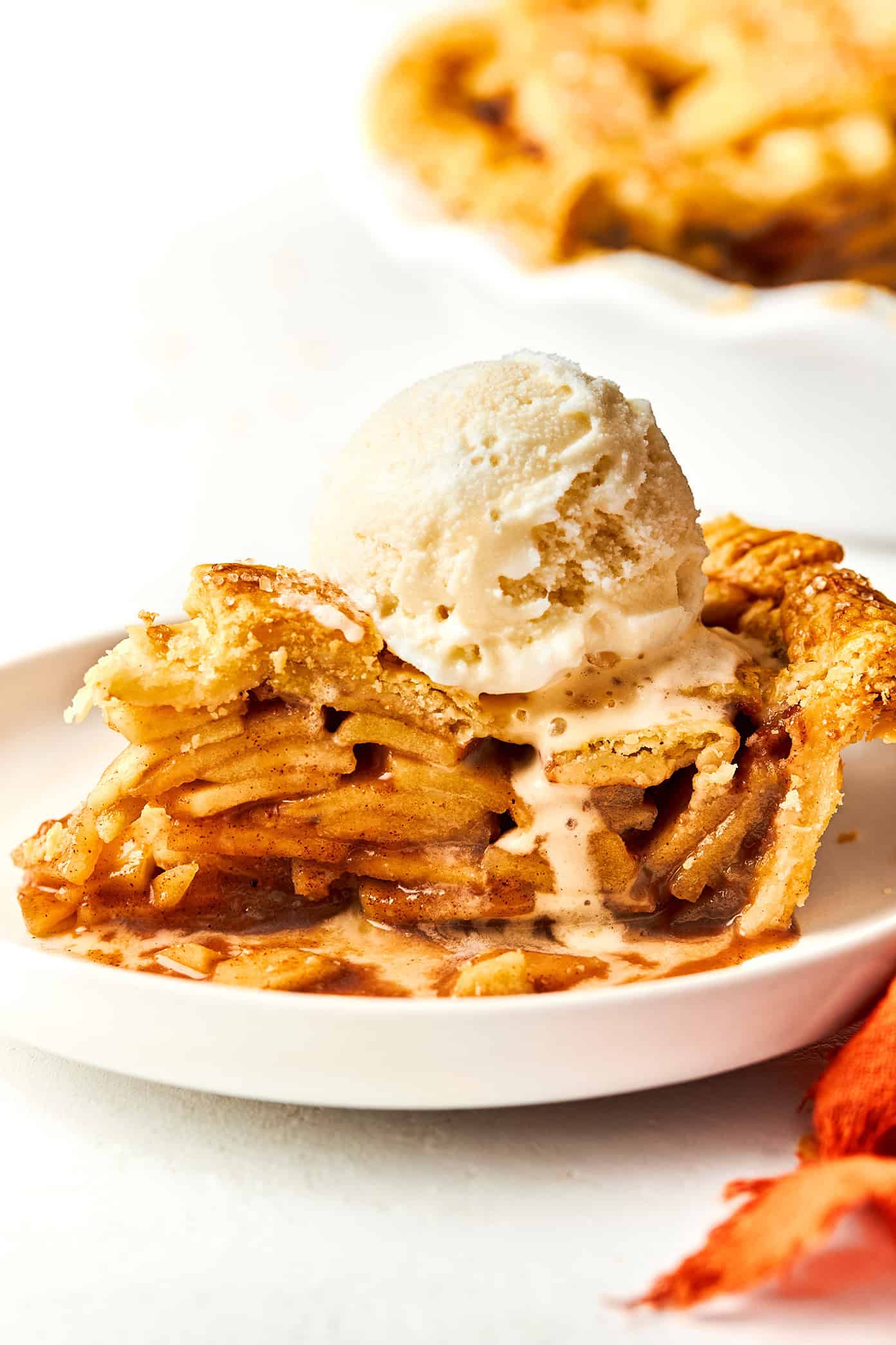 apple pie slice with ice cream