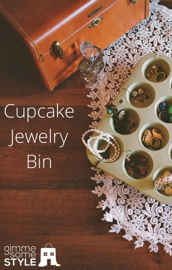 Manage It Monday: Cupcake Jewelry Bin | gimmesomestyleblog.com