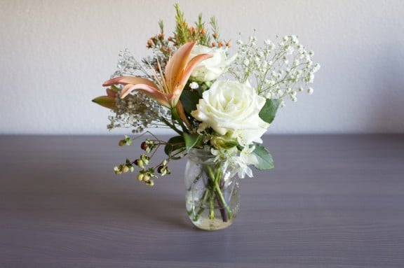 A Touch of Happiness {A flower maintenance how-to} | gimmesomestyleblog.com