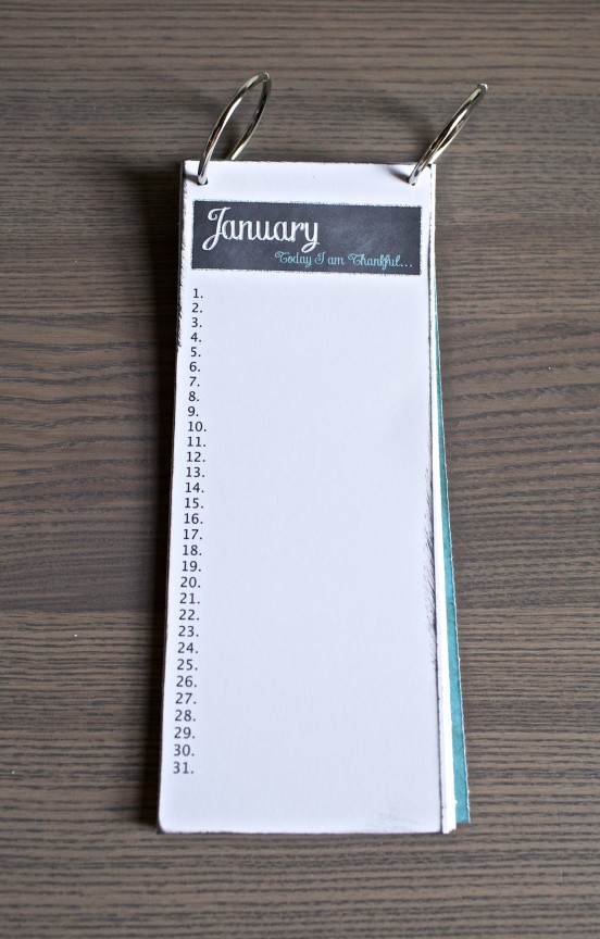 {Thankful Week} DIY {FREE} Printable Daily Calendar | gimmesomestyleblog.com