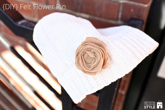 {DIY} Felt Flower Pin | www.gimmesomestyleblog.com #diy 